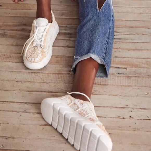 Free People Catch Me If You Can Crochet Lace Up Sneaker Platform Sz 7.5 EUC Boho - Picture 3 of 13